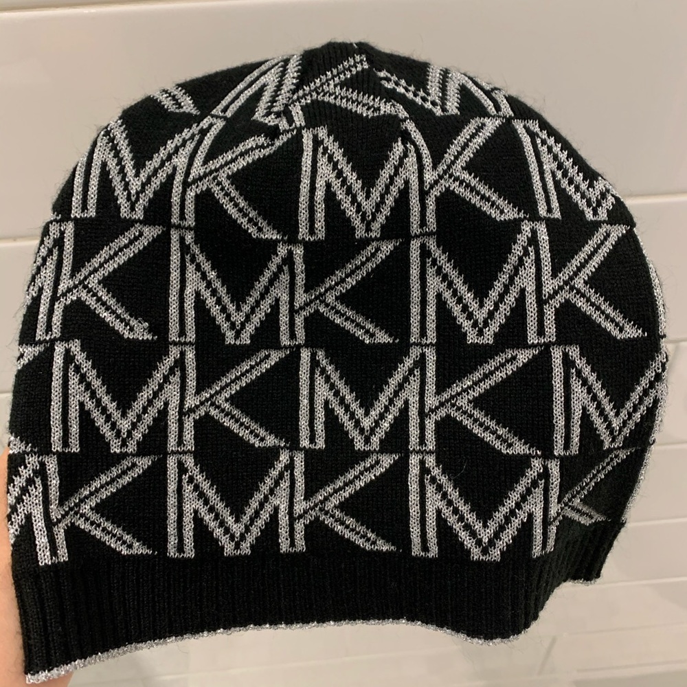 ⚡️⚡️2️⃣0️⃣⚡️⚡️Like New Micheal Kors beanie